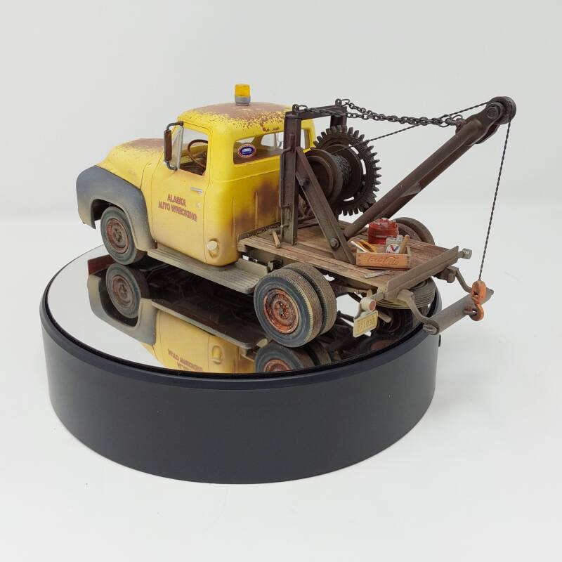 1/25 Ford truck with custom built tow rig