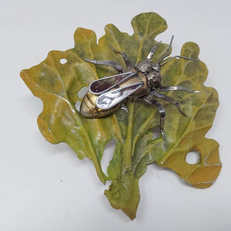 Spoon/fork bug on pewter leaf