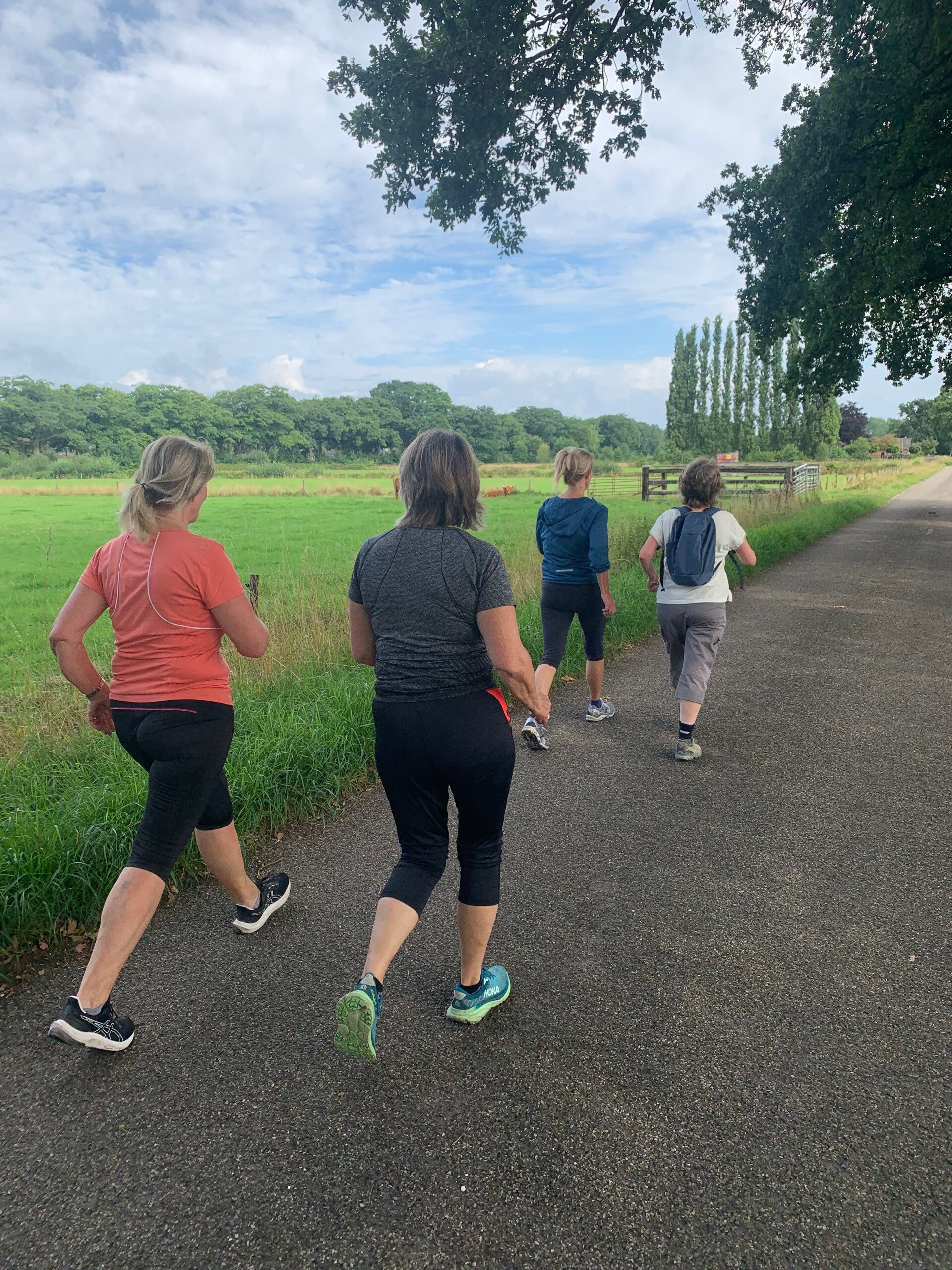 Oefeningen bij powerwalklessen. powerwalking Apeldoorn, de Maten