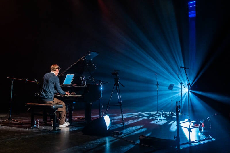 9-20260425_nickilsdiamonds_a7409380-standard.jpg