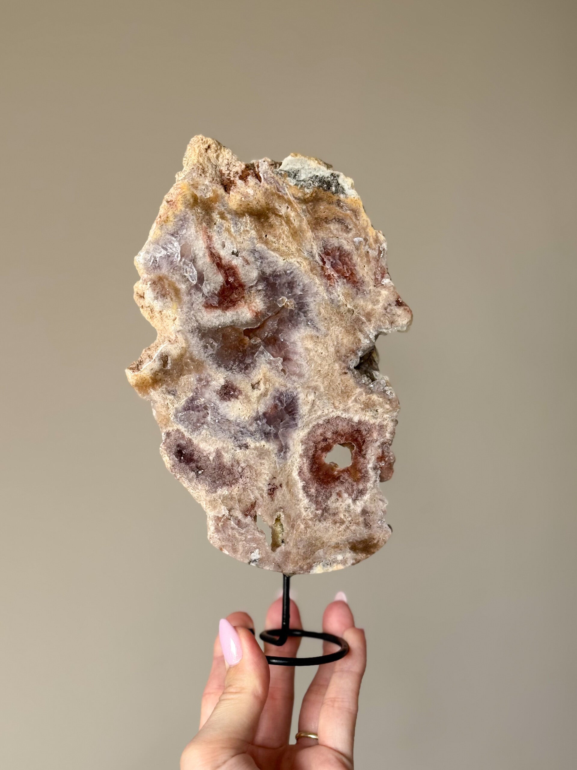 Roze amethist op statief | D8