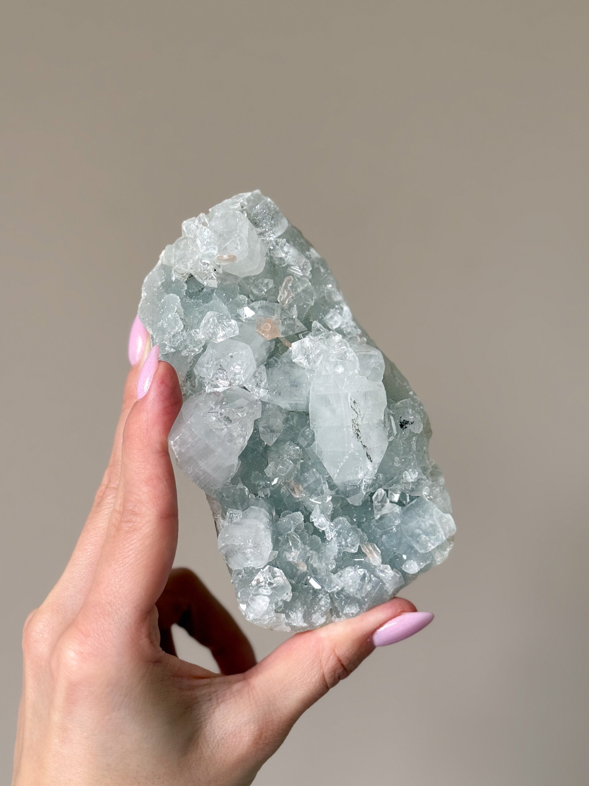 Apofylliet cluster | F41