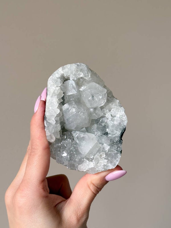 Apofylliet cluster | F70