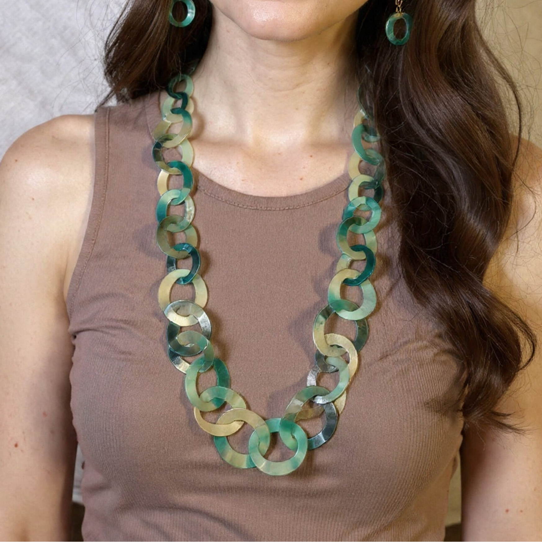 Link Turquoise resin necklace with earrings /Collar de resina turquesa con pendientes Link