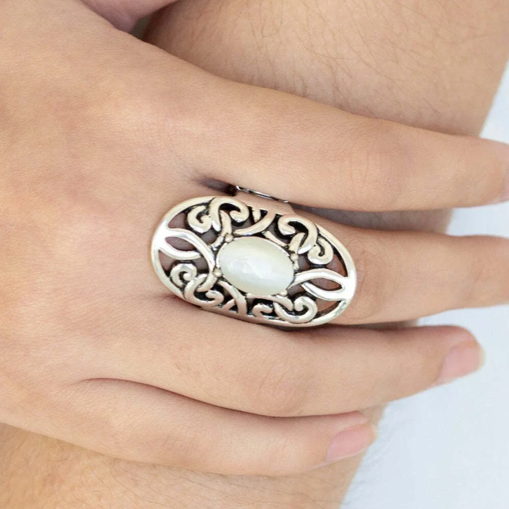 GLEAM Big - White Ring