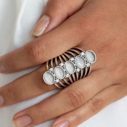 BLING Your Heart Out - White Ring / Sortija Blanca