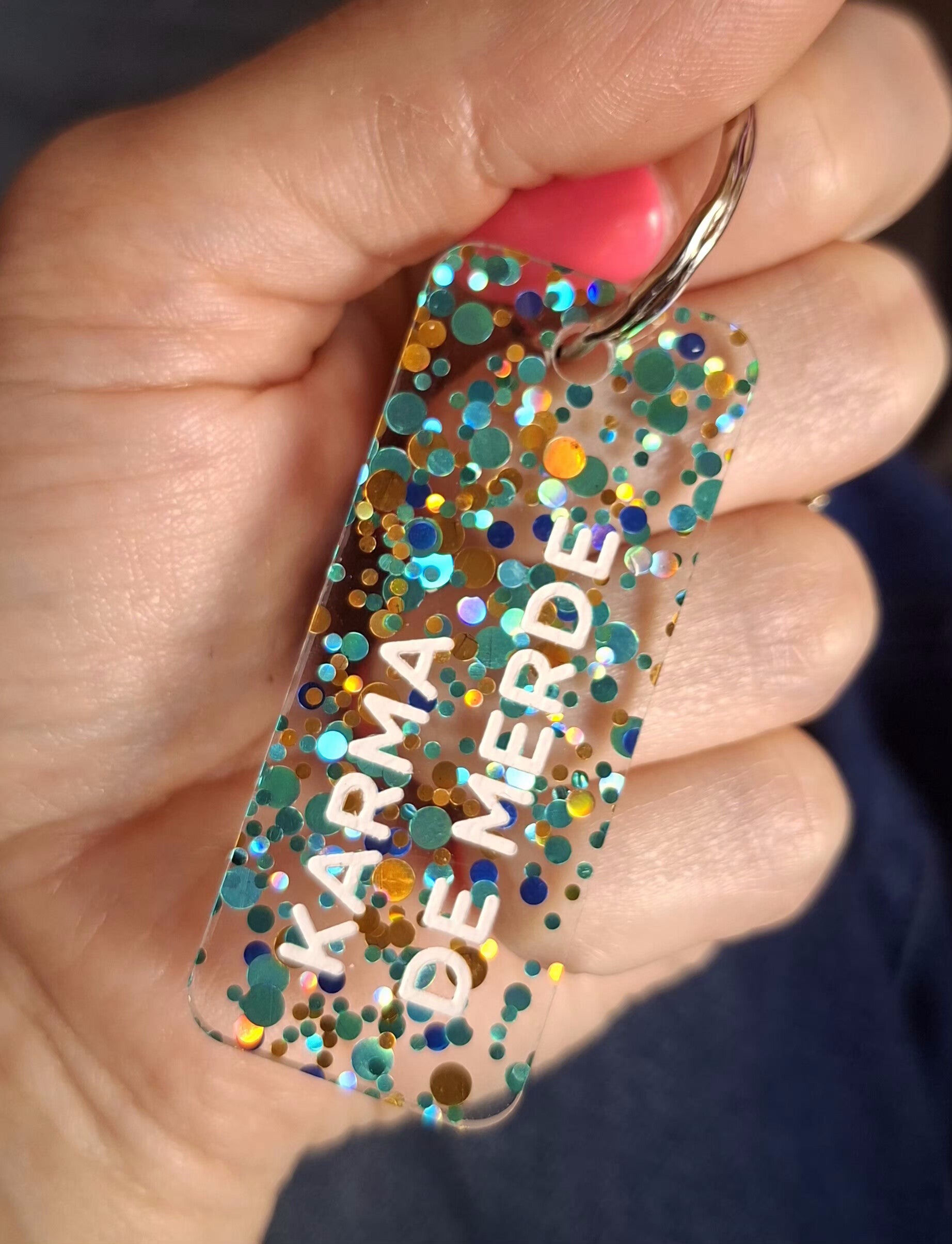 Porte clé paillette KARMA DE MERDE