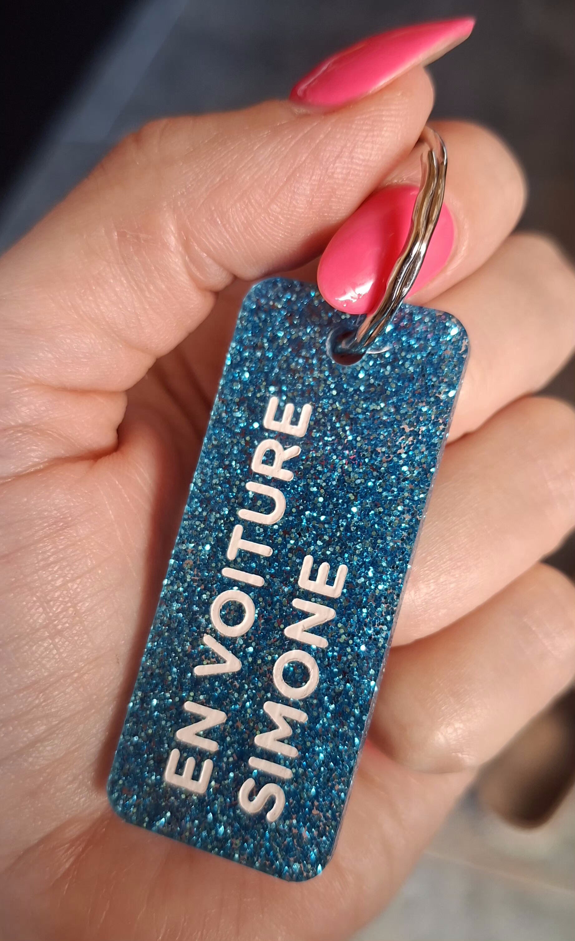 Porte clé paillette EN VOITURE SIMONE
