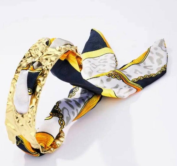 Bracelet manchette court foulard
