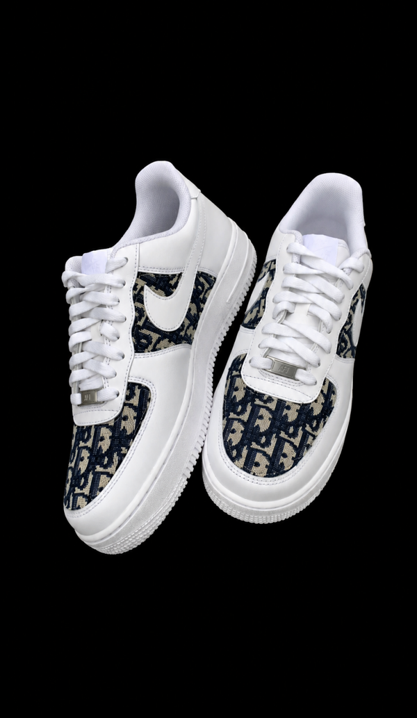 Signature Monogram AF1