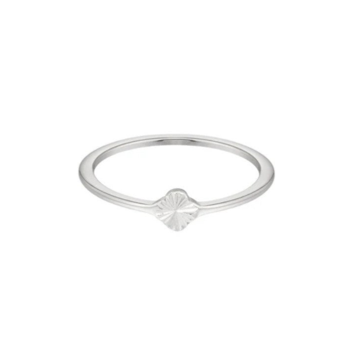 Clover ring