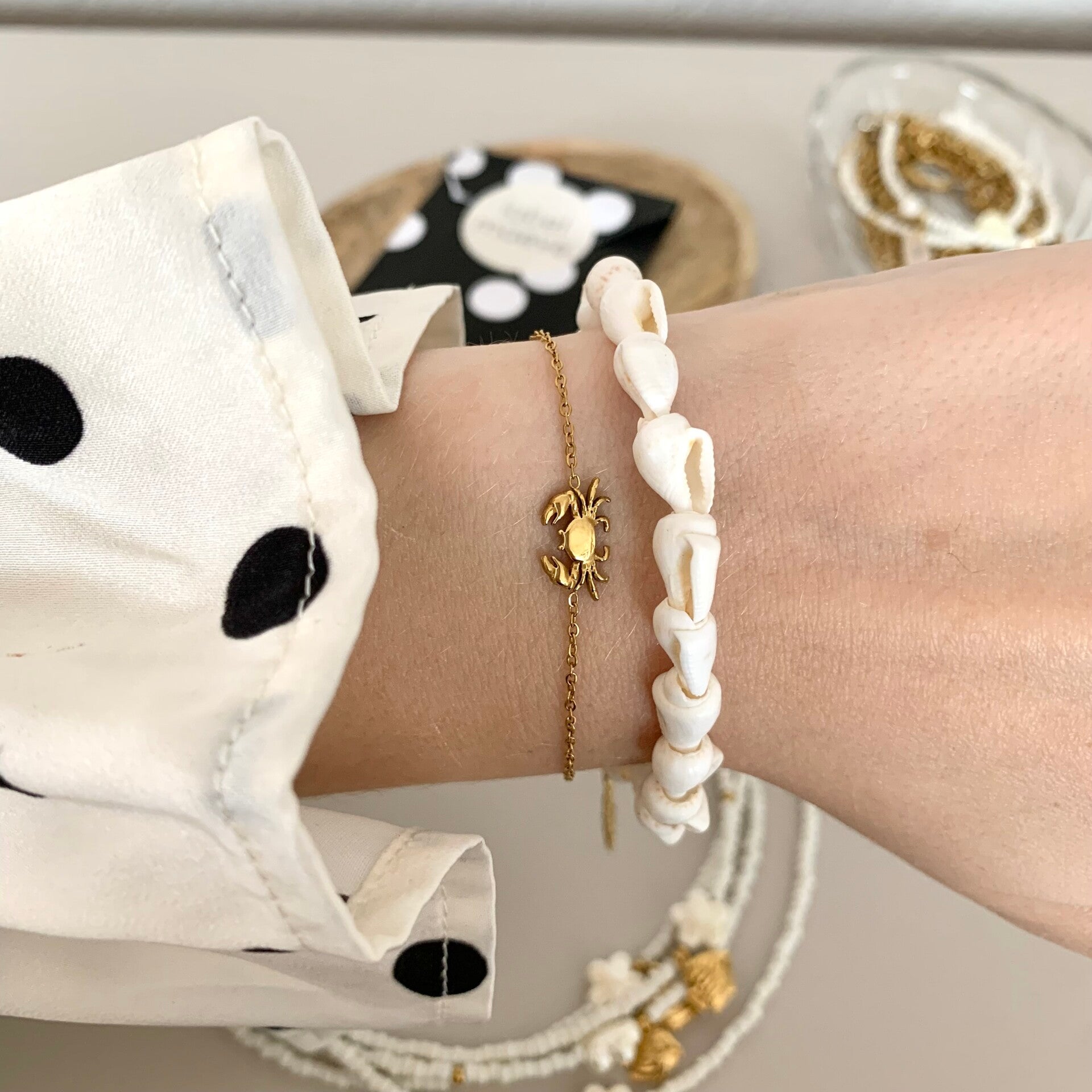 Shell armband