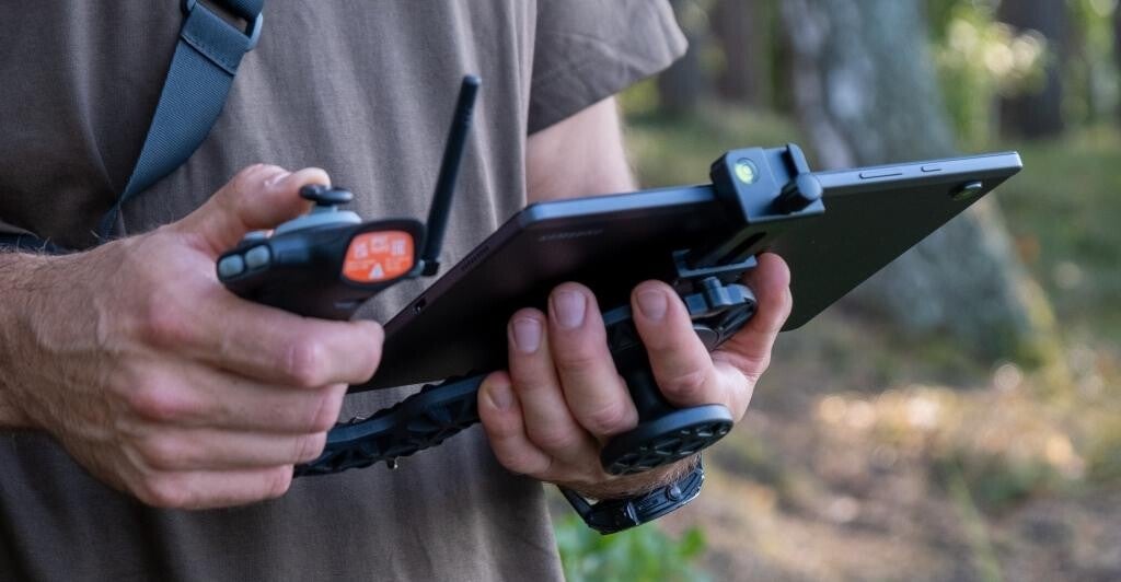 DEEPER QUEST Tablethouder