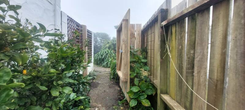Gate