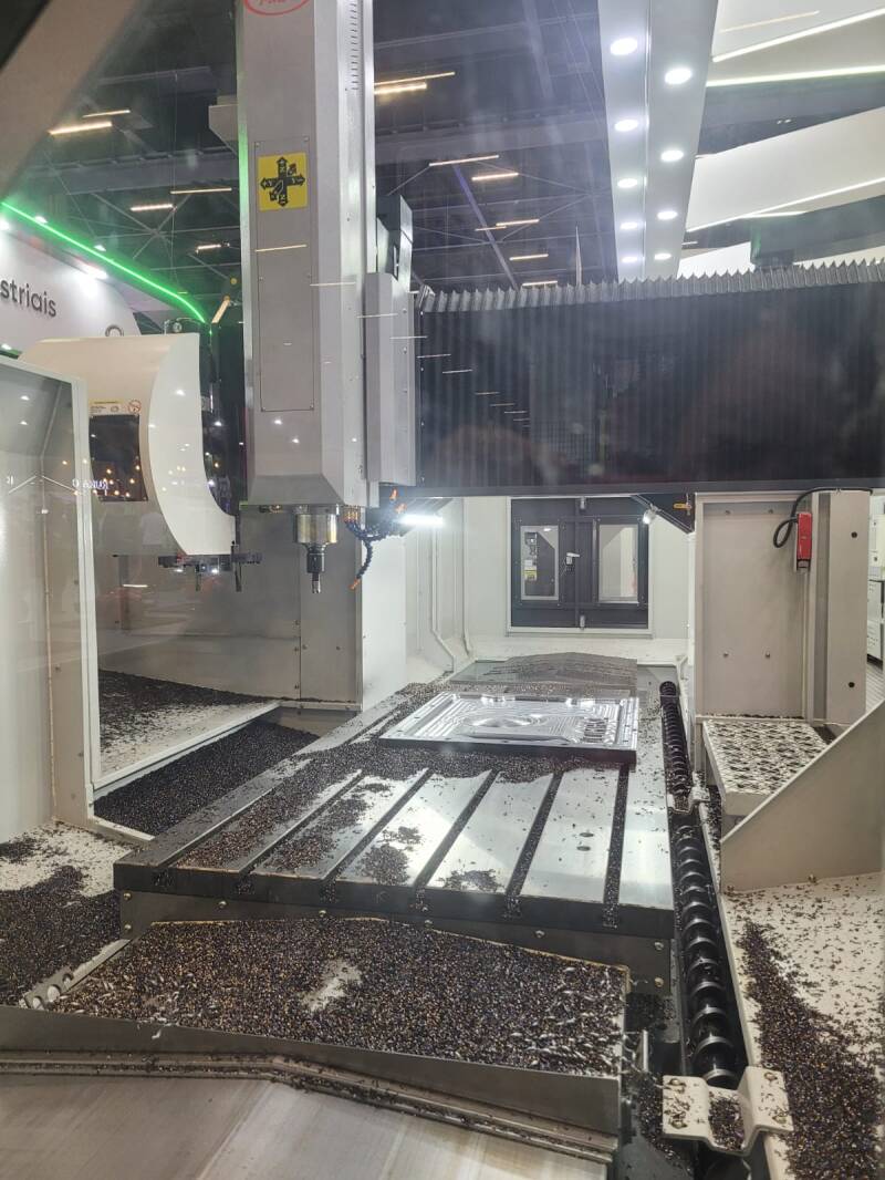 Travis CNC DC-3018 gehört zu m Schwergewicht, die für ihre Stabilität durch Guss-Komponenten und Innenraum bekannt ist
