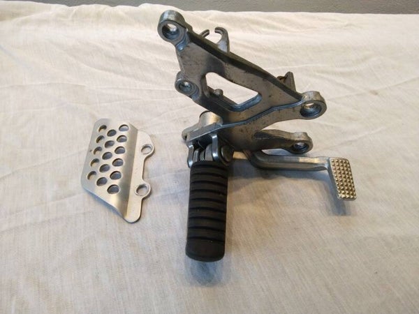 Fothviler-bremse pedal.