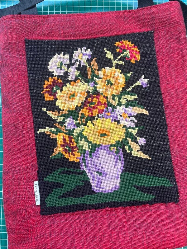 Tas met handgemaakt borduurwerk