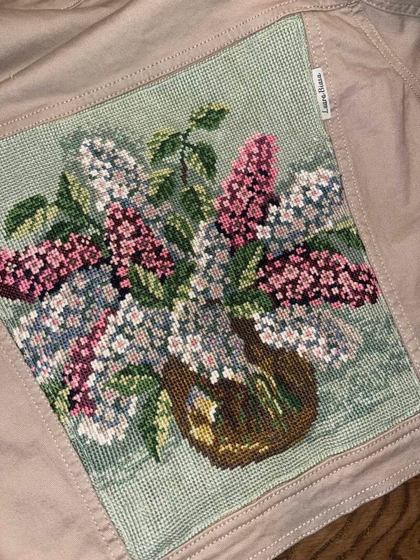 Jas kaki ‘Vlinderstruik in vaas’ maat 44