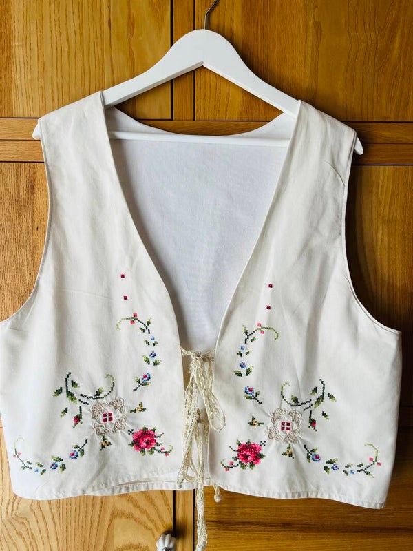Handgeborduurd gilet maat XL