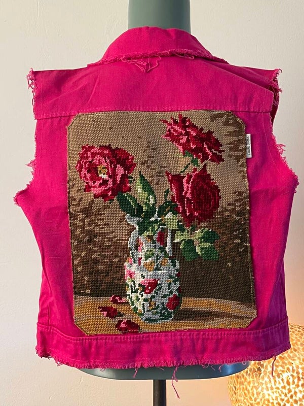 Gilet nieuw, donkerroze, ‘Roze bloemen’, maat S