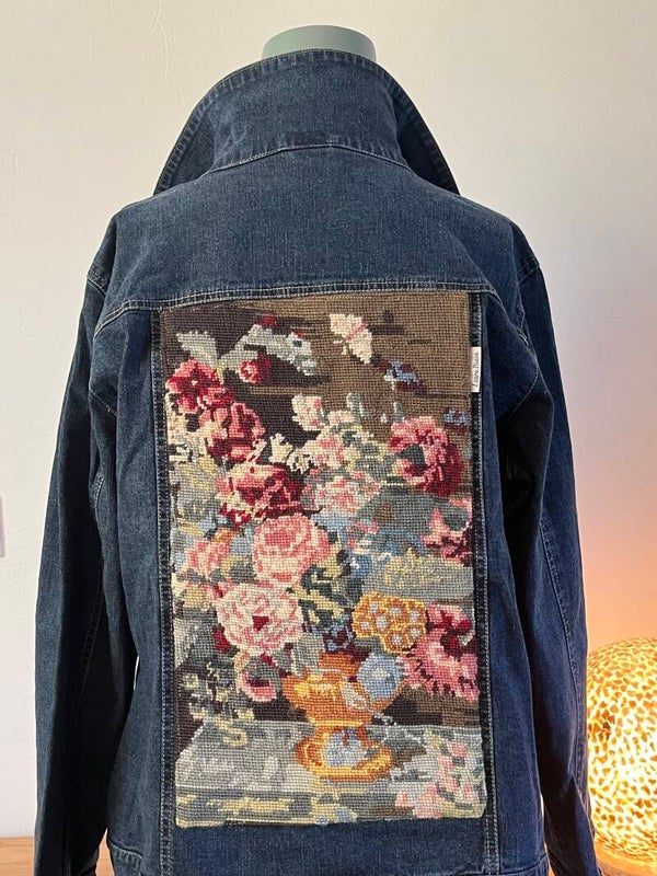 Denim jas donkerblauw, ‘Boeket in roze en blauw’ maat 44/46