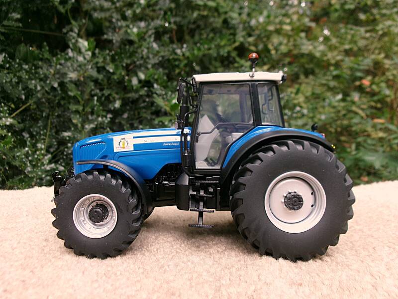 Massey-Ferguson 8260 Plogmaker 1:32