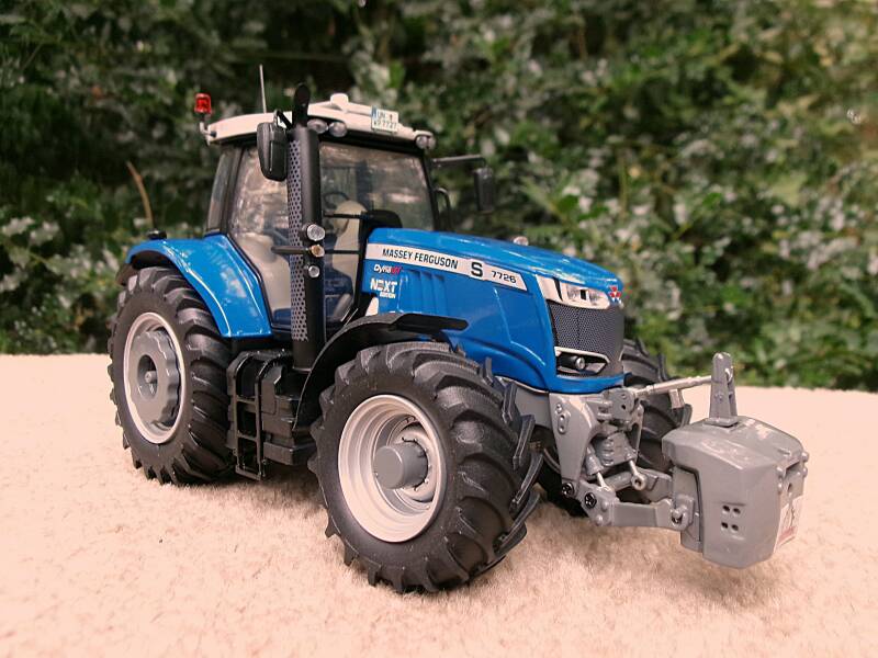Massey-Ferguson 7726 S Plogmaker 1:32