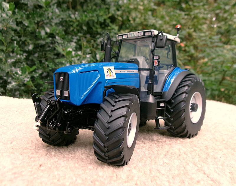Massey-Ferguson 8260 Plogmaker 1:32