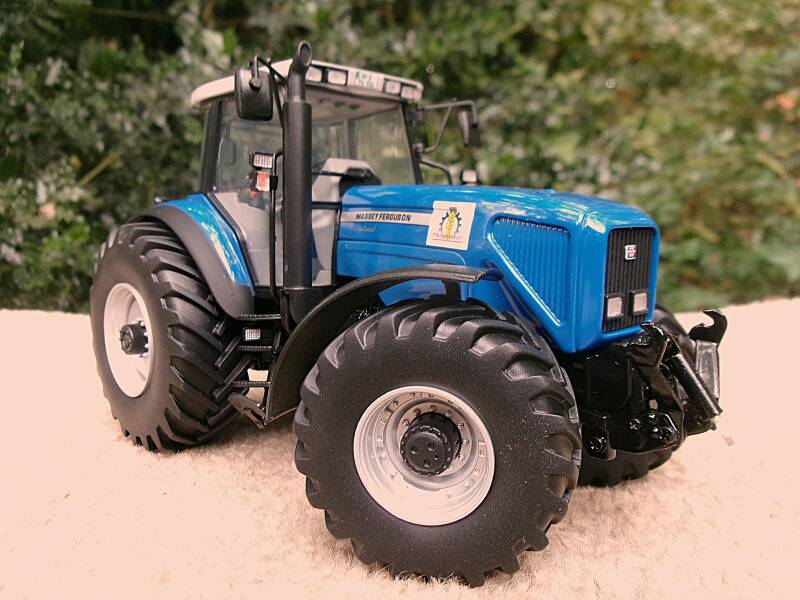 Massey-Ferguson 8260 Plogmaker 1:32