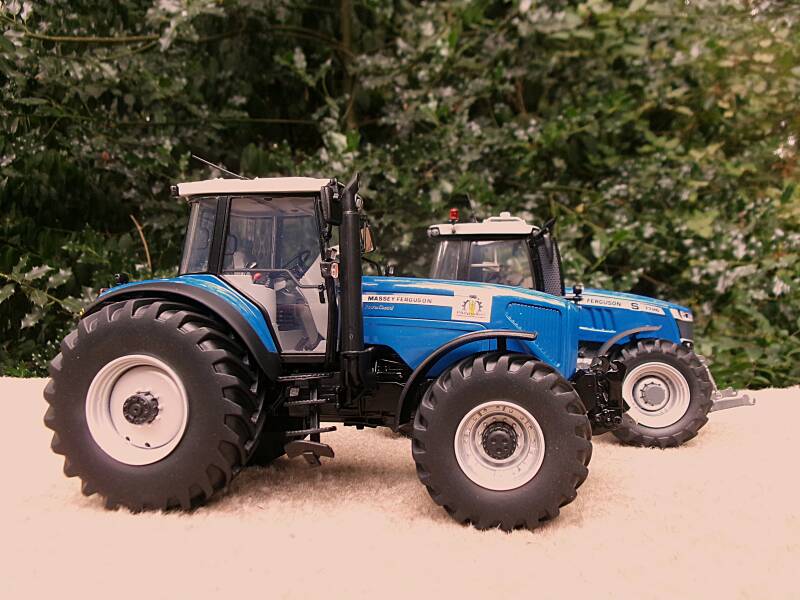 Massey-Ferguson 8260 & 7726 S Plogmaker 1:32