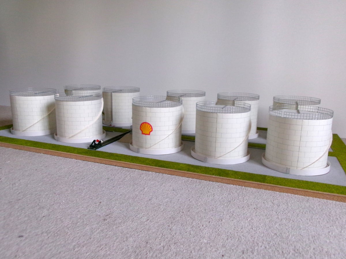 Vijfde uitbreiding raffinaderij in schaal 1:87 / Zelfbouw | Eriks ...