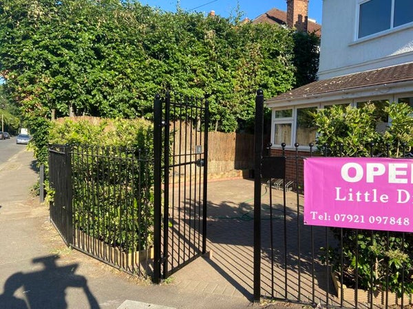 Simple grill with gate