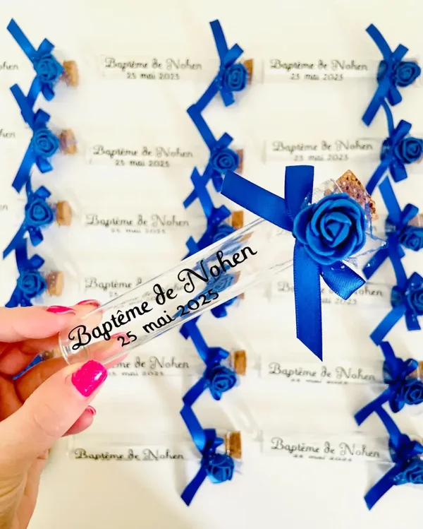 Fiole à dragées en verre personnalisée | ruban en satin et rose