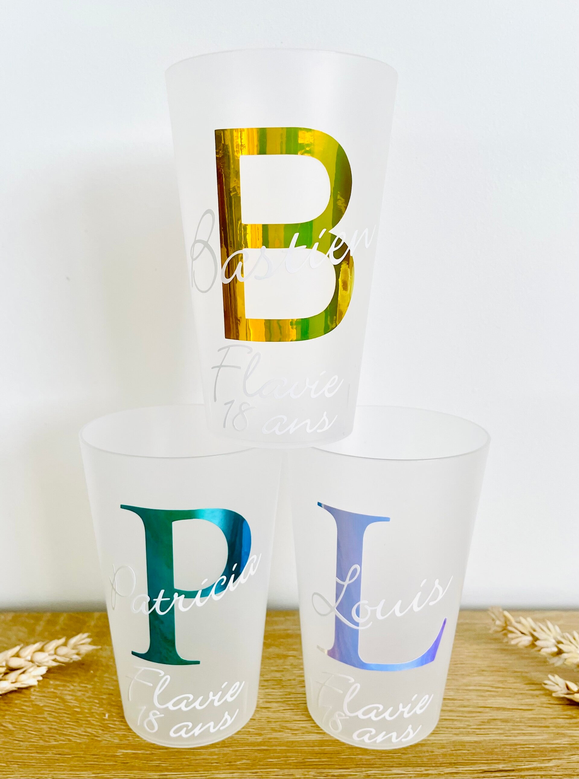 Gobelet personnalisé initiale et prénom des invités | vinyle holographique