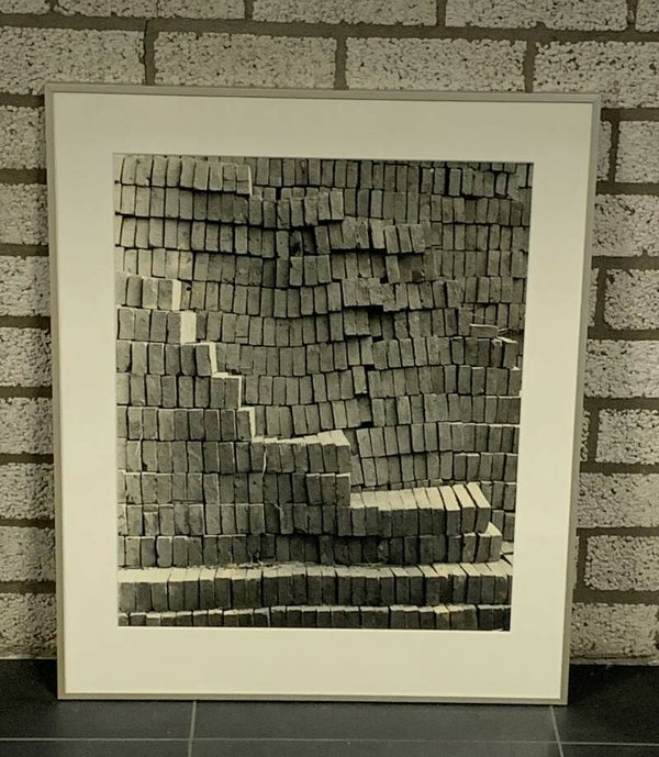 1043 - Robby Pauwels- Stenen ( 63 x 76 incl lijst)