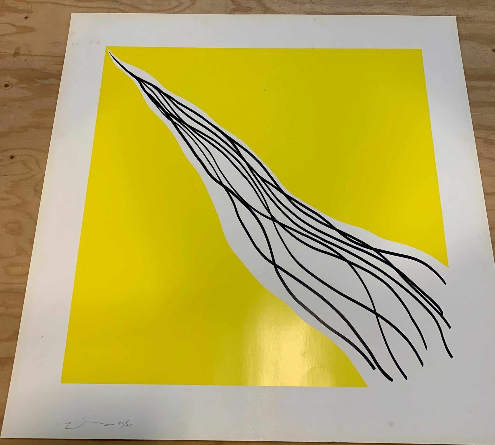 1731 - Cyrill Lixenberg - Geel vierkant met zwarte slierten 