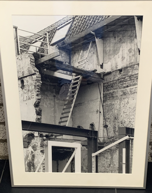 I11 - Onbekend -  trap in bouwval ( 50 * 70 incl. lijst)