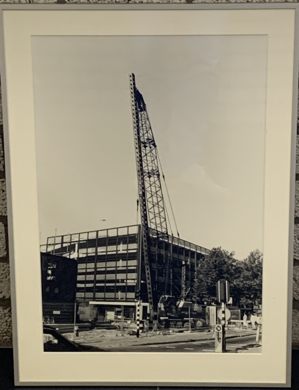I12 - Onbekend -  foto hijskraan ( 50 * 70 incl. lijst)