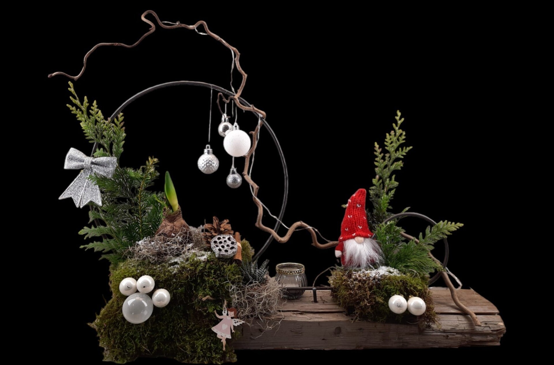 voorjaars bloembollen in een mand in lagen opgepland zo dat je er 3 maanden bloei plezier van heb