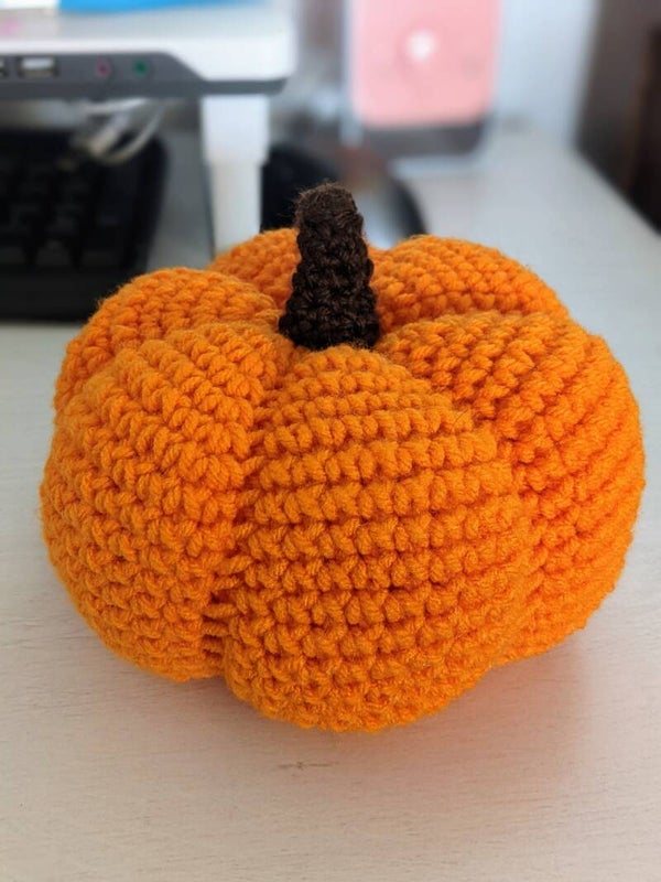 Medium Pumpkin - Light Orange/Brown