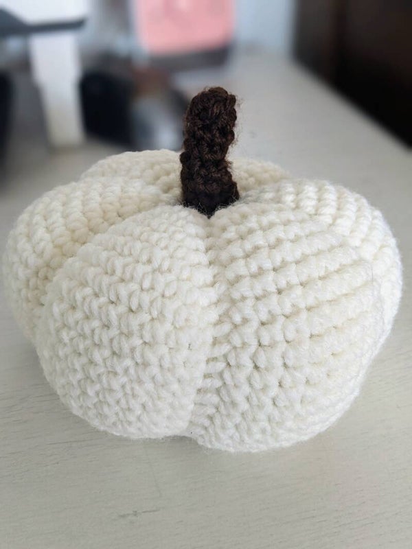 Medium Pumpkin - White/Brown