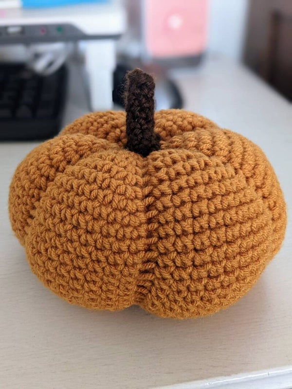 Medium Pumpkin - Yellow Orange/Brown