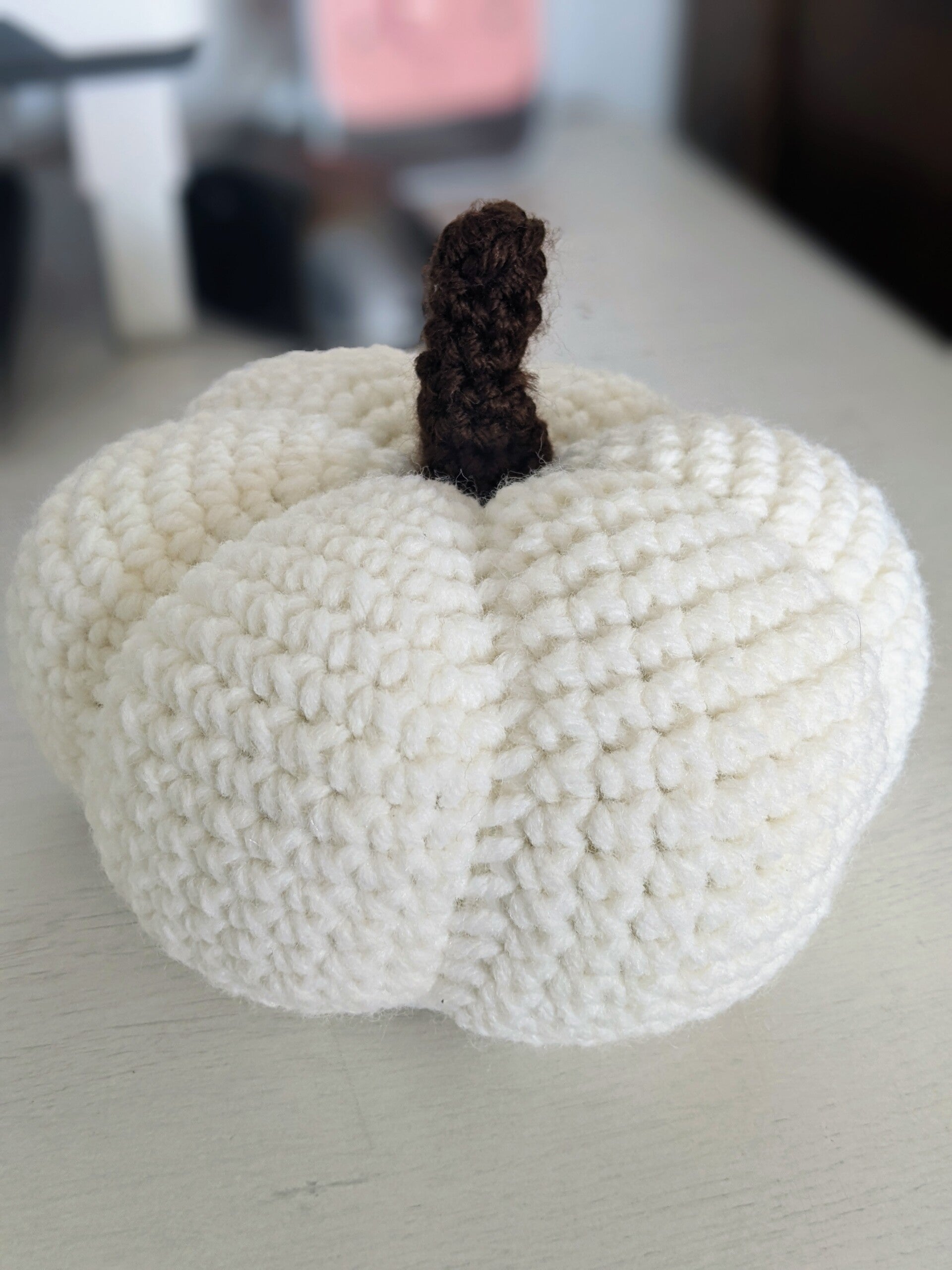 Medium Pumpkin - White/Brown