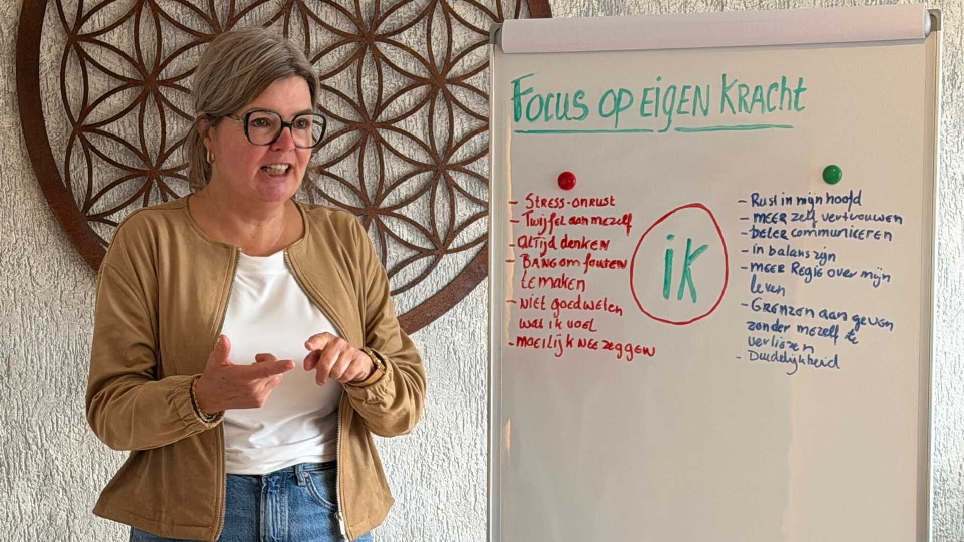 Trainer Bianca de Jong in actie op de Focus Op Eigen Kracht Training in regio Maastricht 