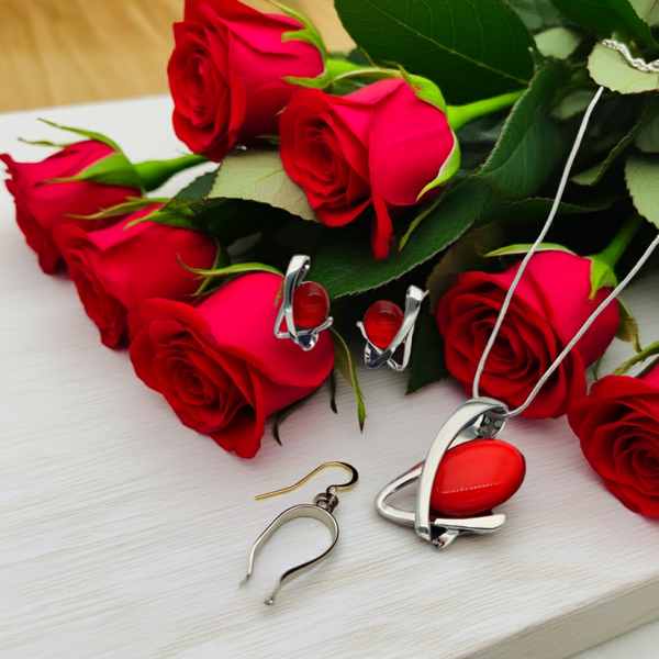 Elegancki komplet biżuterii damskiej – naszyjnik + kolczyki z czerwonym kamieniem