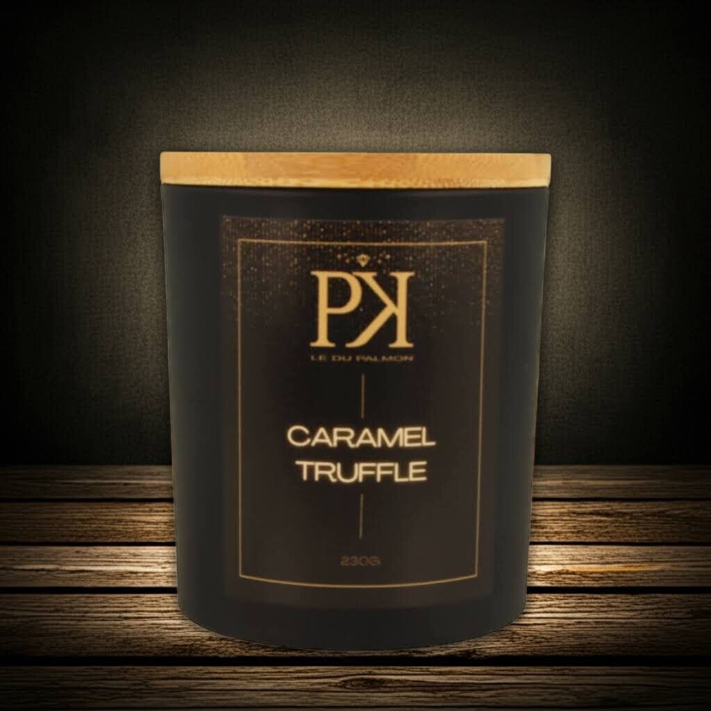 Caramel Truffle – Świeca sojowa 230 g to zapach, który przenosi prosto do świata deserów i słodkich wspomnień.