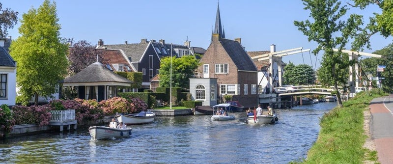 Zonwering op maat in Breukelen en omstreken Als lokaal zonweringsbedrijf zijn wij al jarenlang actief in Breukelen en omgeving. We leveren én monteren hoogwaardige zonwering, volledig afgestemd op jouw wensen. Of het nu gaat om verkoeling, privacy of ene