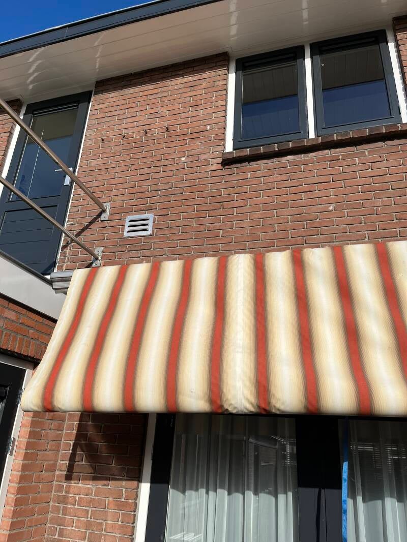 Wilt u  een nieuw doek in uw zonwering of is uw doek kapot bij berg exalto zonwering helpen wij u graag verder door heel de regio utrecht en omstreken, zoals debilt bilthoven, houten ,nieuwegein, zeist enzovoorts 