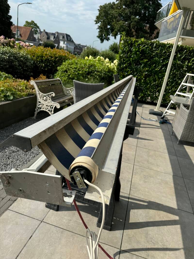 Is uw zonwering kapot of gewoon toe aan een service beurt? Wij repareren en vervangen doeken en motoren van uw bestaande zonwering waneer dit nodig is dus van onderhoud tot reparatie bent u bij bergexalto aan het juiste adres wij werken met merken zoals S