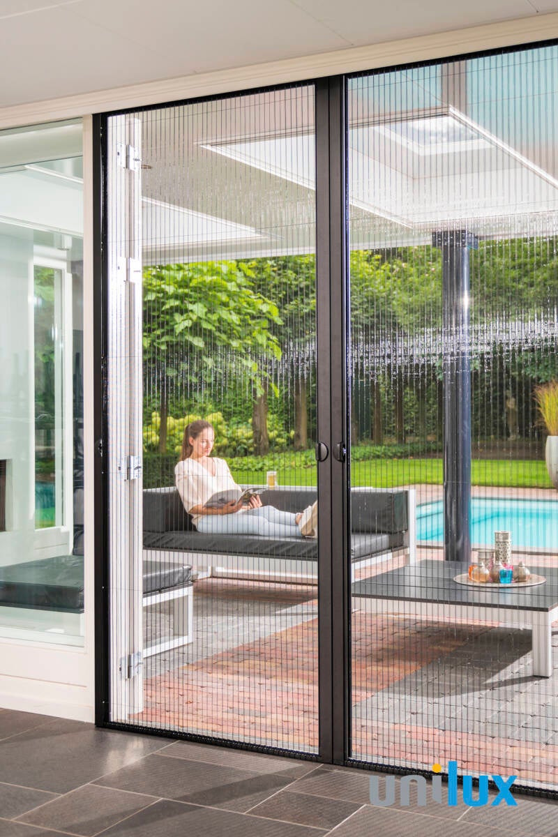 Hier ziet u een dubbele plisse hordeur van het merk Unilux